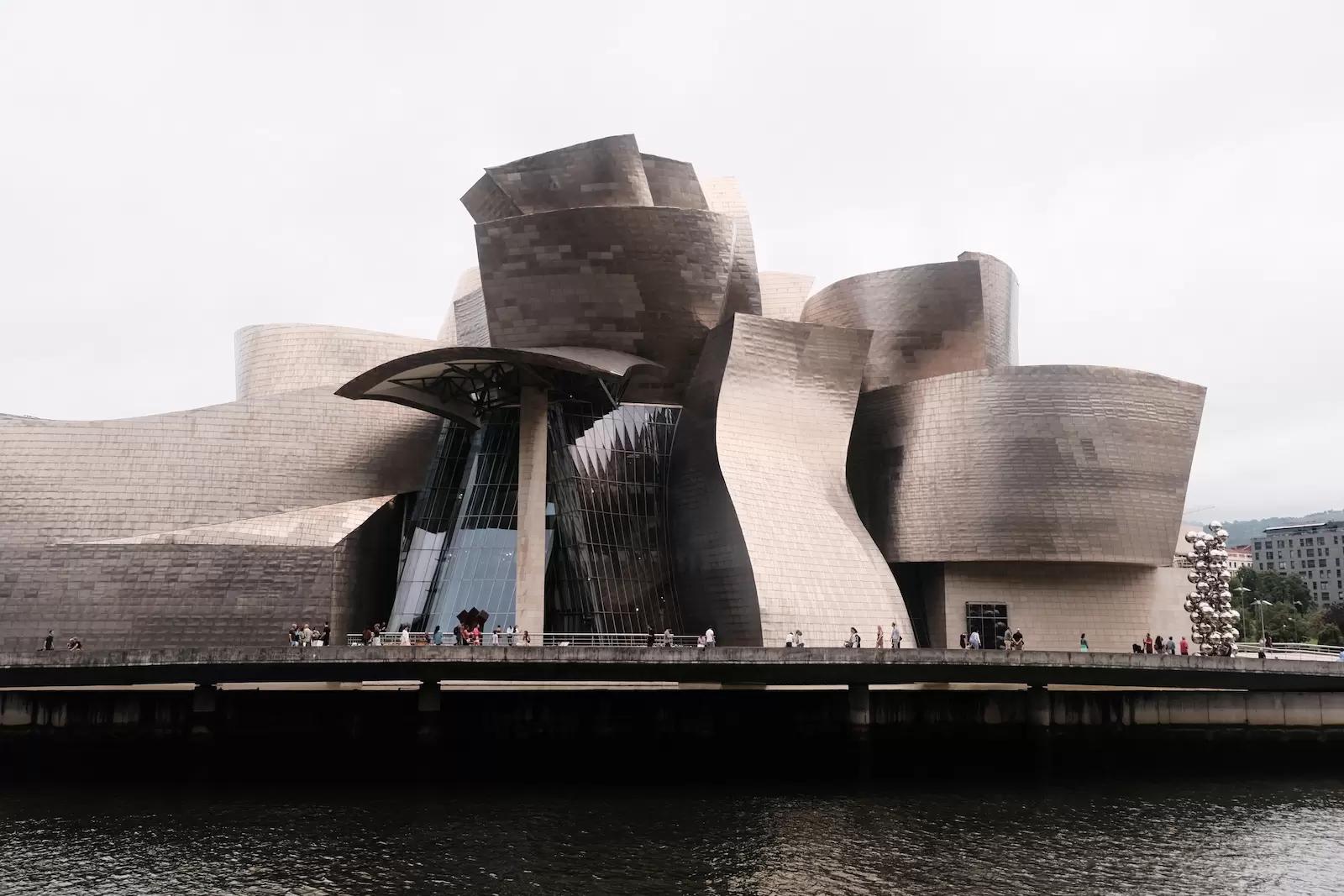 畢爾包古根漢美術館 Bilbao Guggenheim Museum